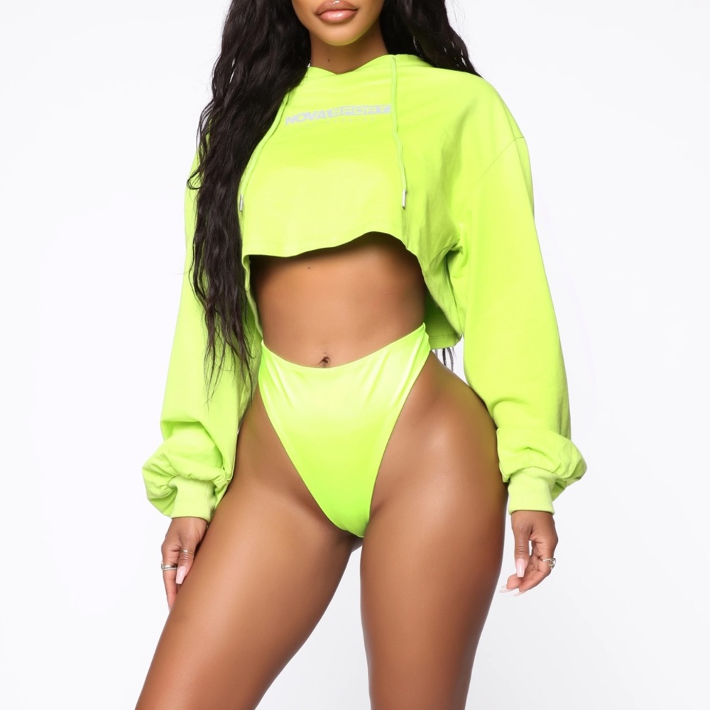 Neon and reflective Fashion nova sport bodysuit 💚